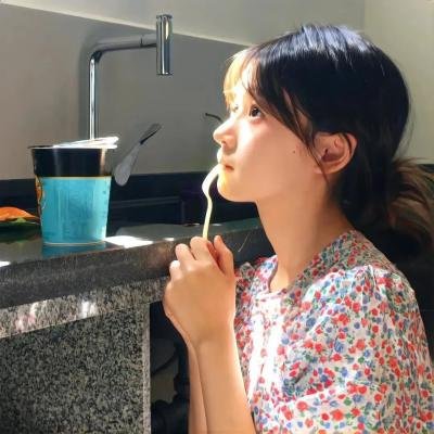 独家爆料：某影后之女出道颜值引争议，品牌方解约，72小时